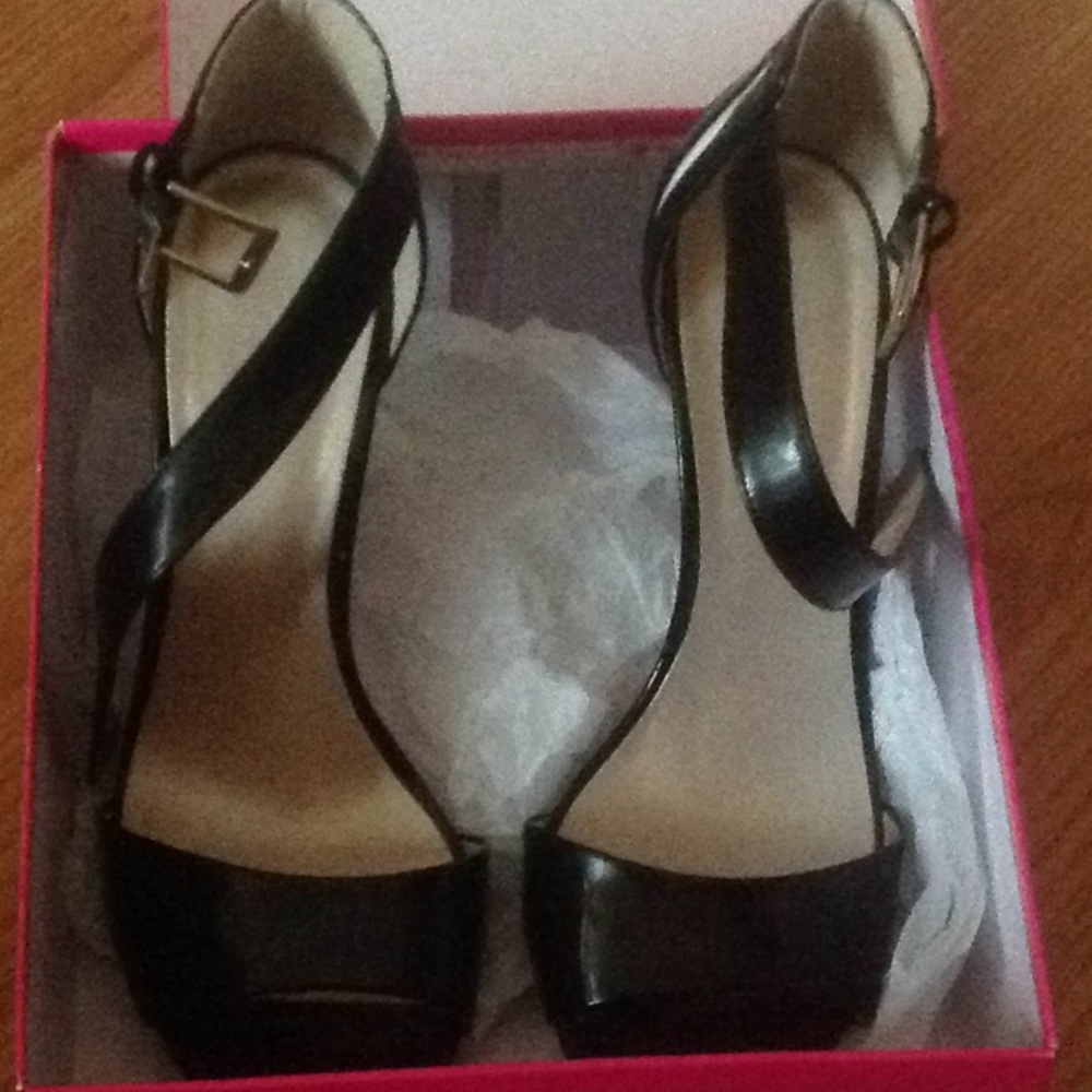 Shoes - Picture 6 of 6